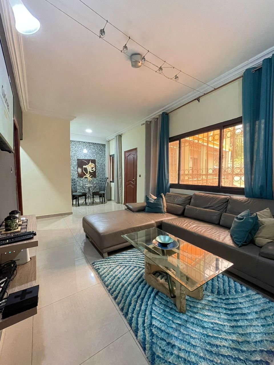 Studio meublé à louer, Bastos, Yaoundé.