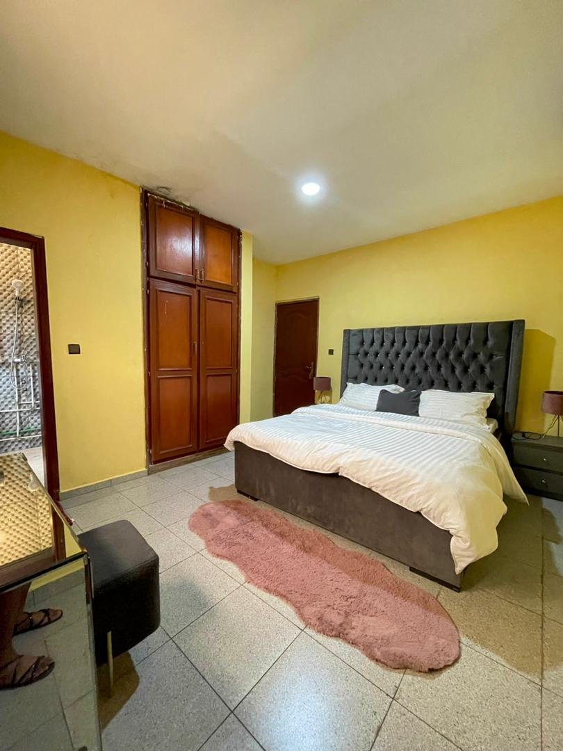 Studio meublé à louer, Bastos, Yaoundé.