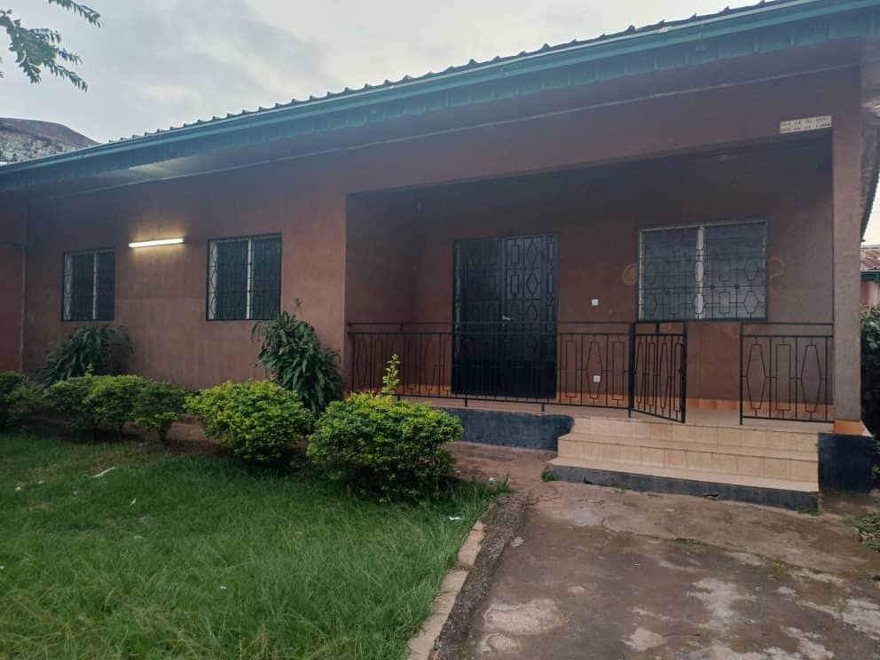 Villa à louer à Anguissa, Yaoundé. 