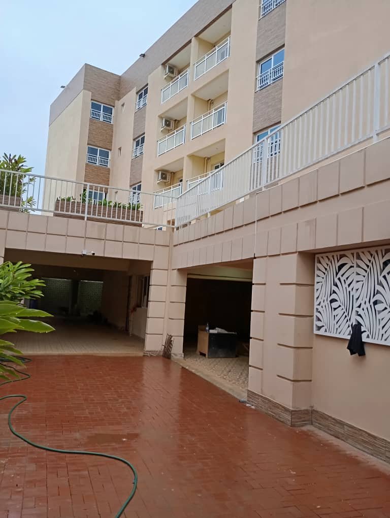 Appartements meublés et non meublés au Carrefour Golf Yaoundé.