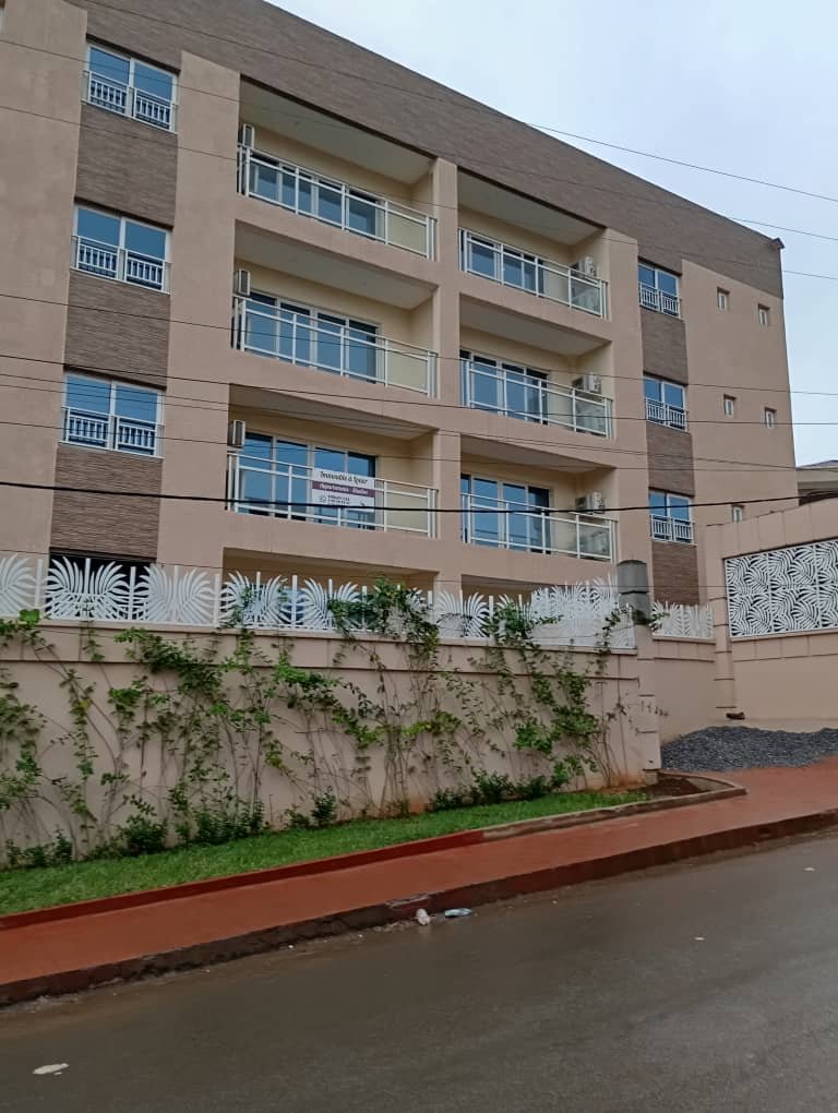 Appartements meublés et non meublés au Carrefour Golf Yaoundé.