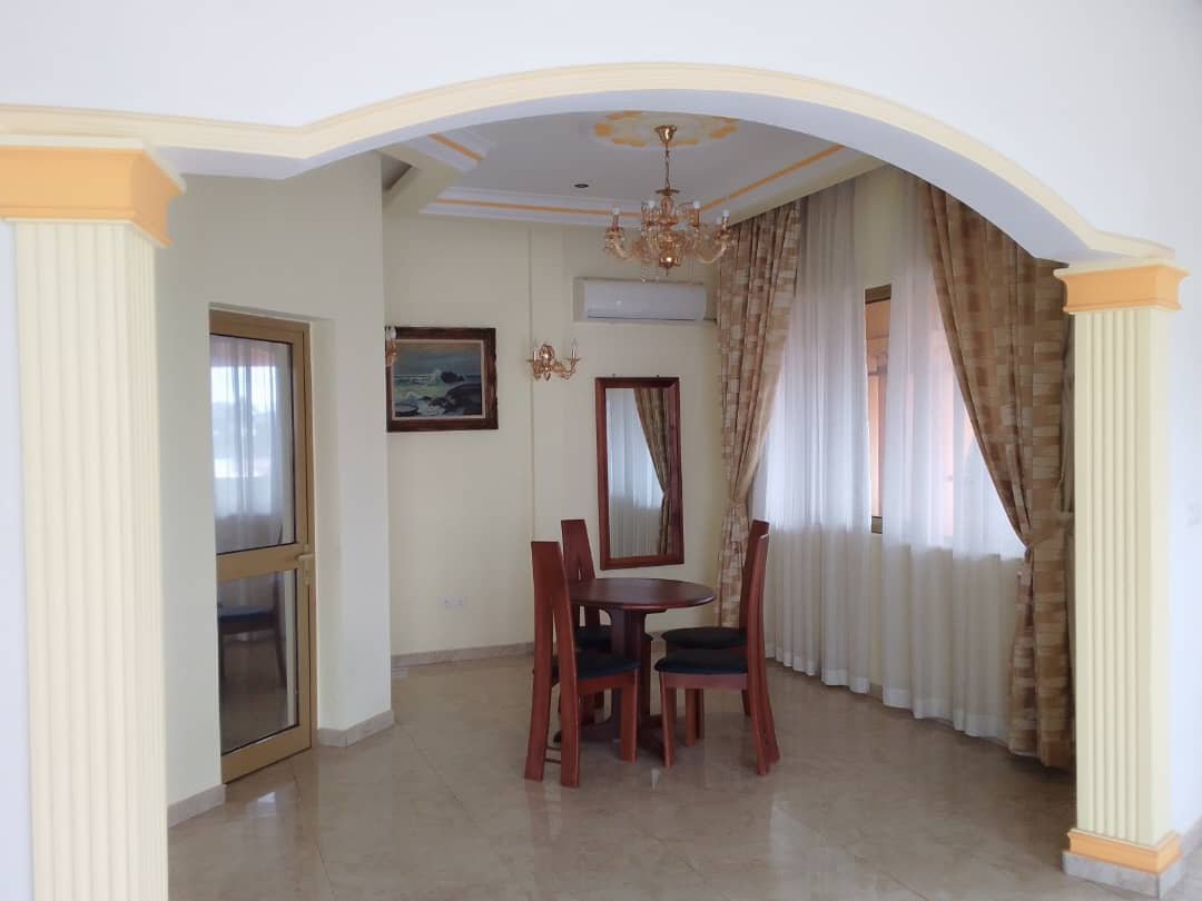 Appartement meublé à louer à Bastos, Yaoundé. 