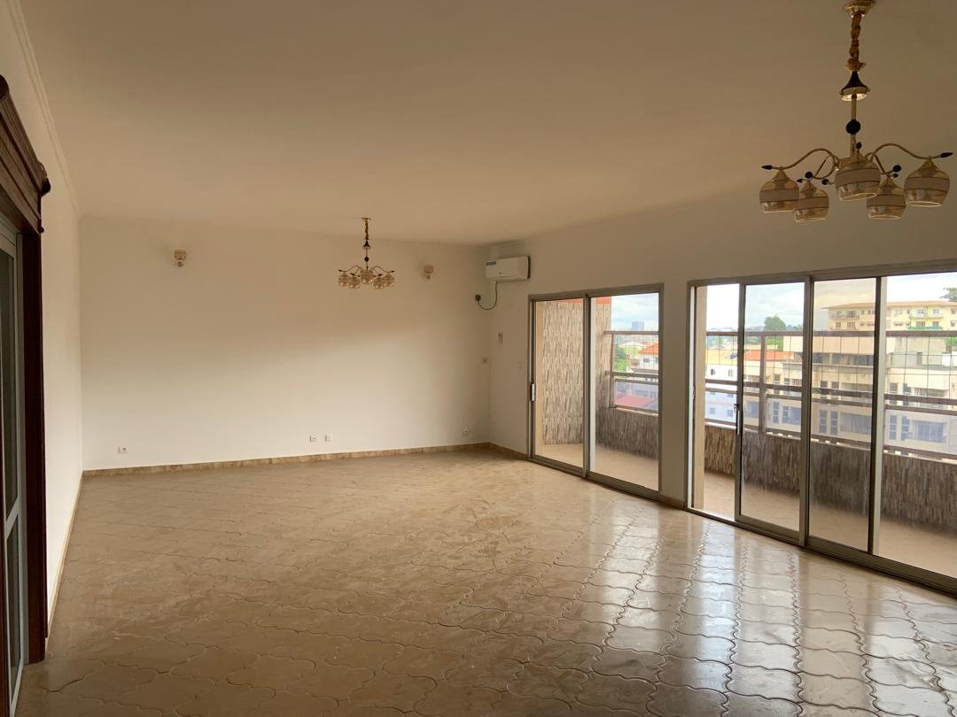 Appartement à louer à Bastos, Yaoundé. 