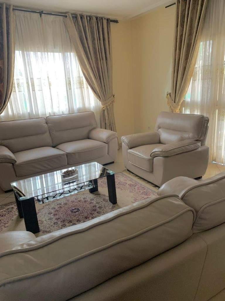 Appartement meublé à louer à Bastos, Yaoundé. 