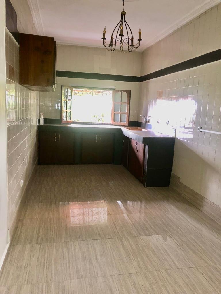 Maison à vendre à Mahima Elig-essono, Yaoundé. 