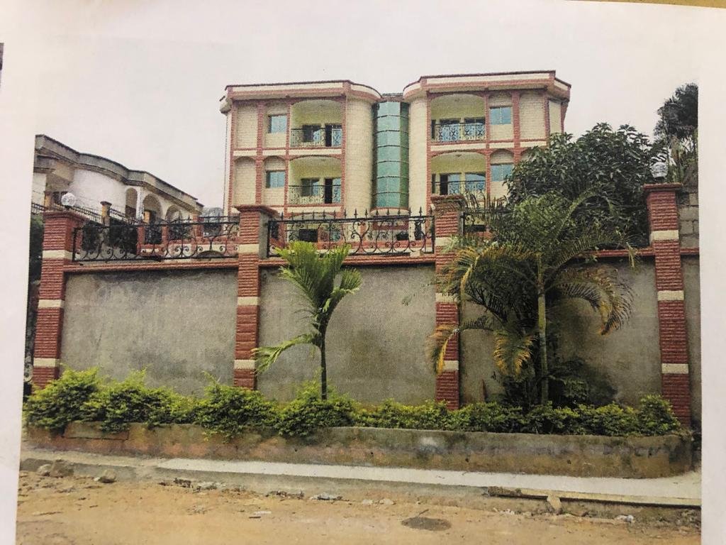 Immeuble à vendre à BASTOS, Yaoundé. 
