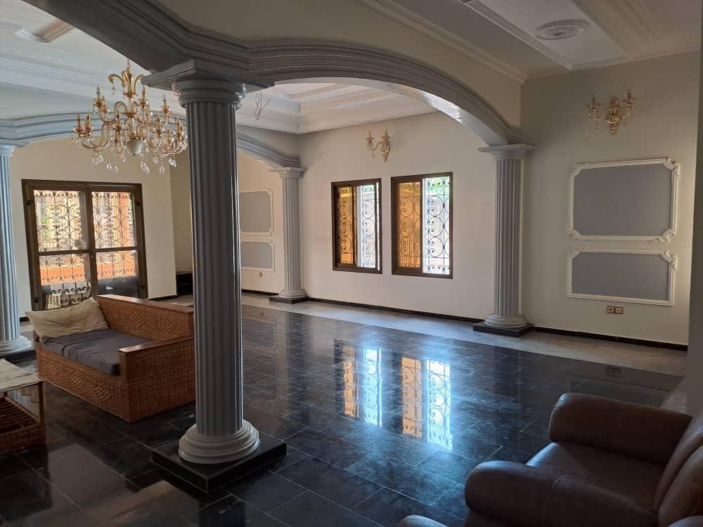 Villa à louer, à Bastos, Yaoundé 