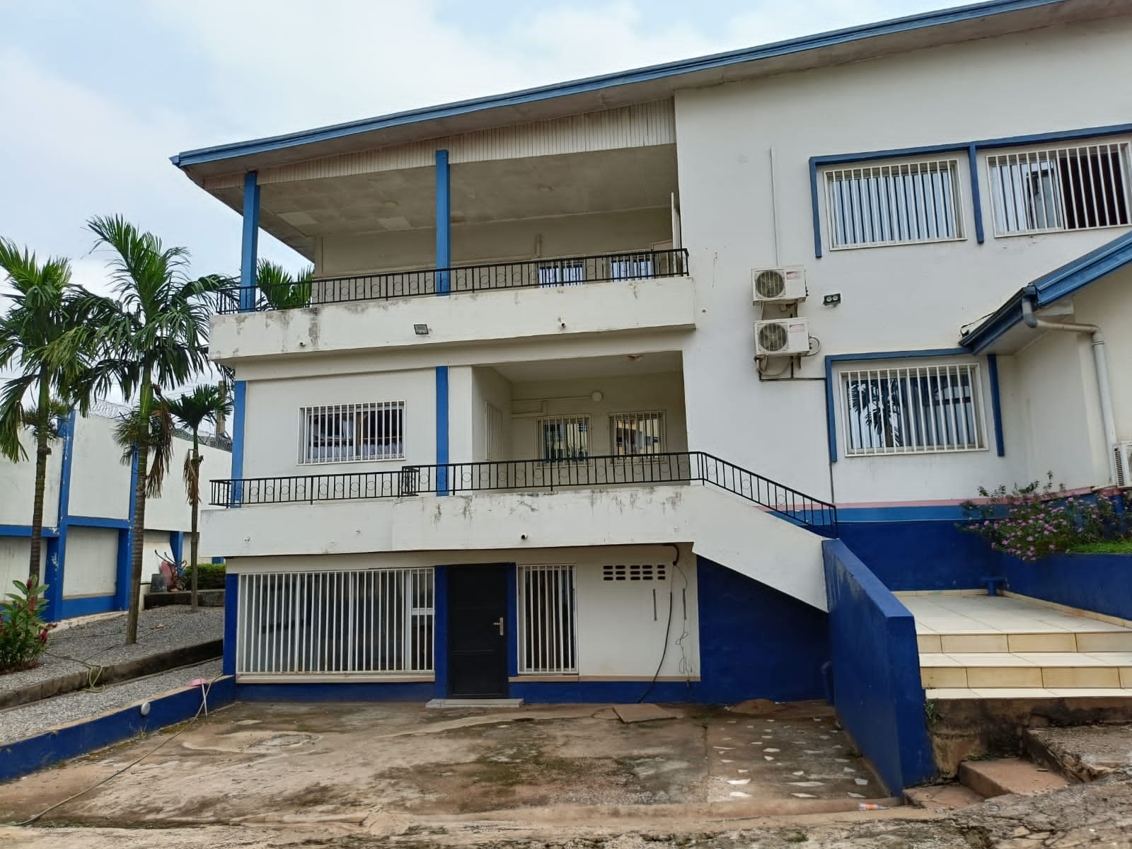 Immeuble R+3 en location à Bastos, Yaoundé 