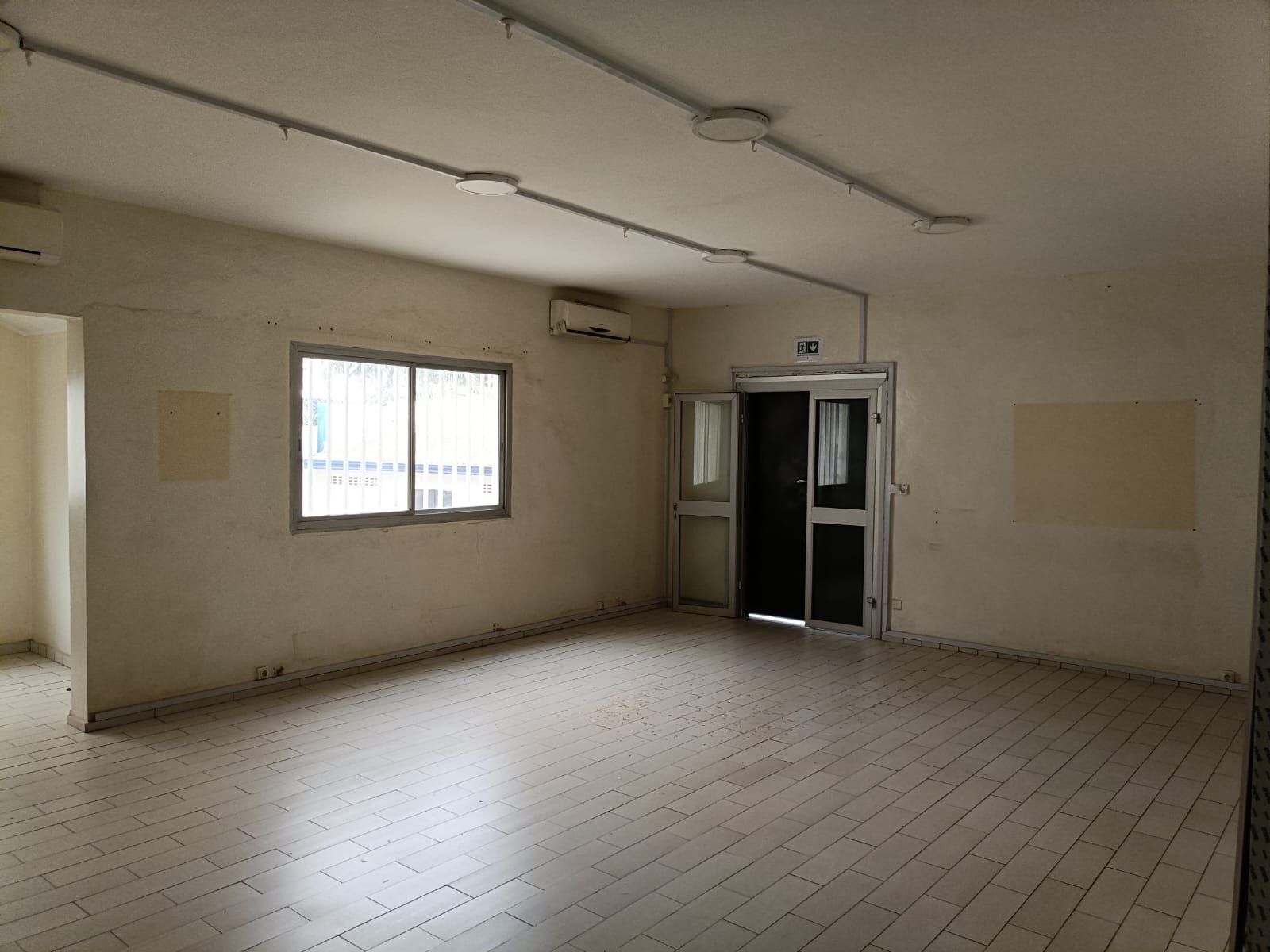 Immeuble R+3 en location à Bastos, Yaoundé 