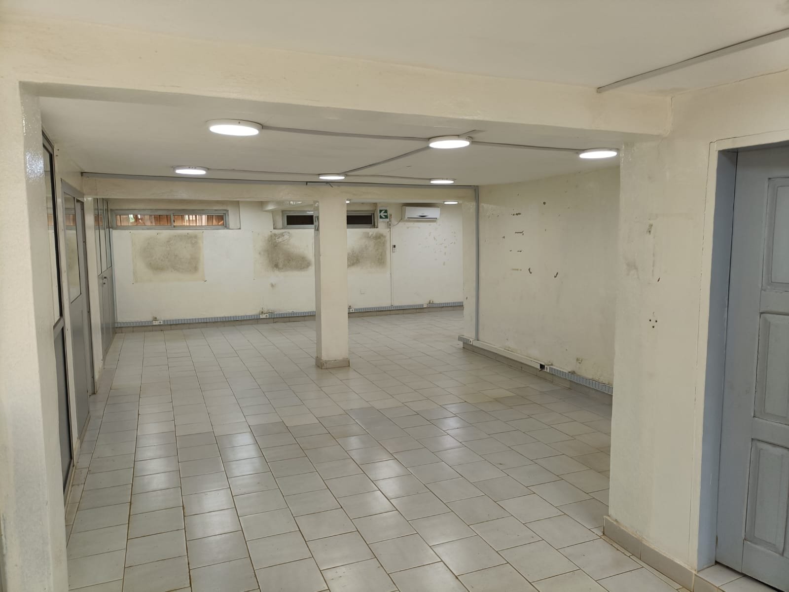 Immeuble R+3 en location à Bastos, Yaoundé 
