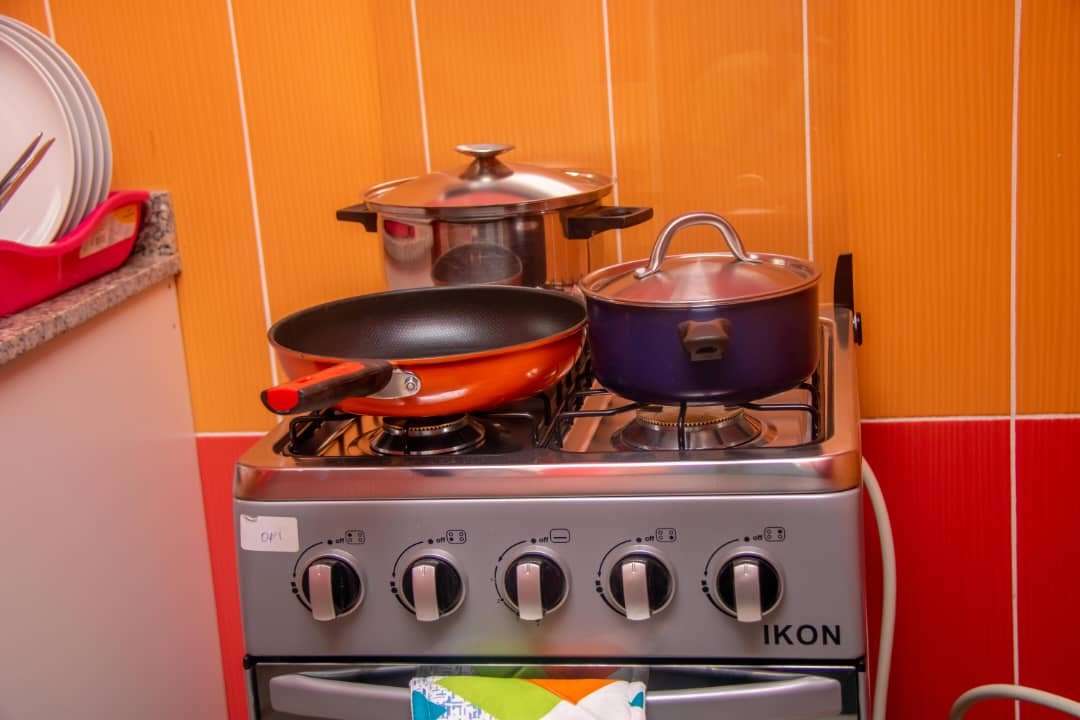 Studio meublé à louer à logpom Makepe, Douala