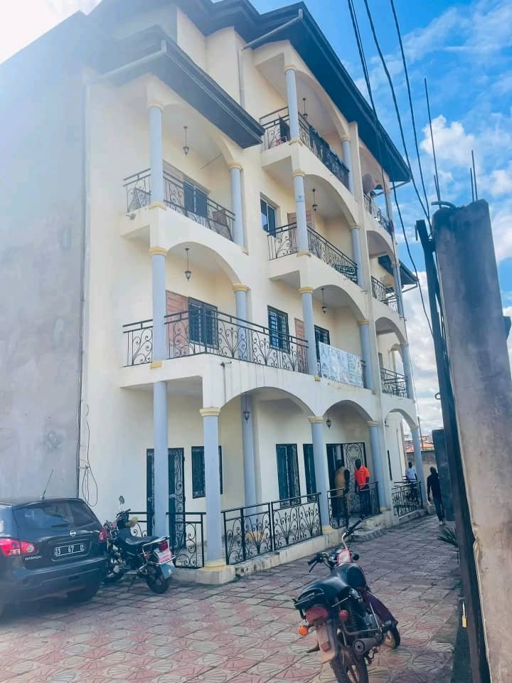  Immeuble R+3 à vendre au carrefour nkoabang, Yaoundé 