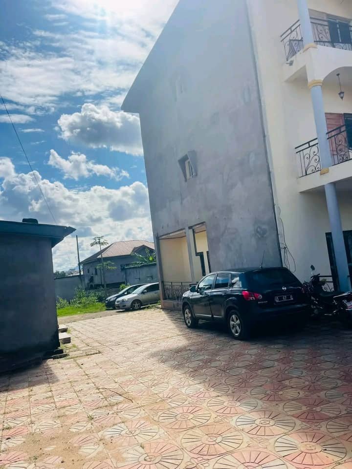  Immeuble R+3 à vendre au carrefour nkoabang, Yaoundé 
