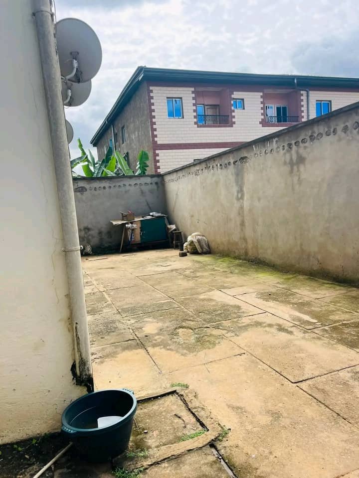  Immeuble R+3 à vendre au carrefour nkoabang, Yaoundé 