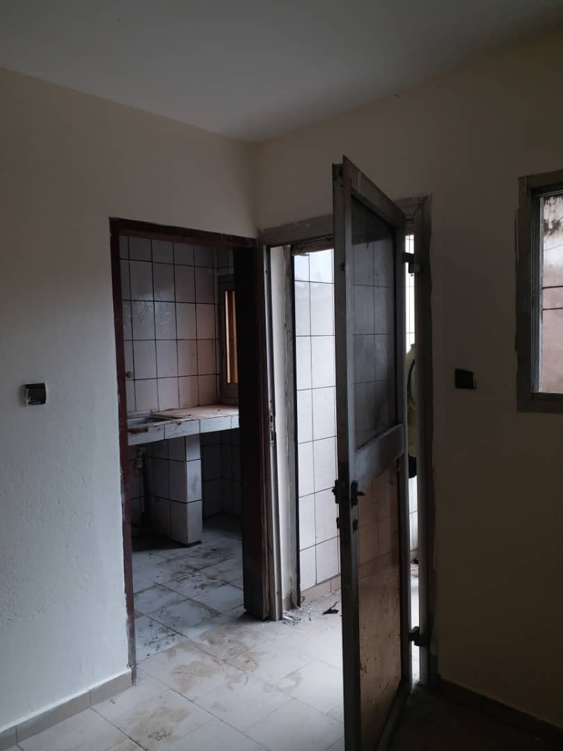 Studio moderne à louer à ndogbong zone socaver, Douala
