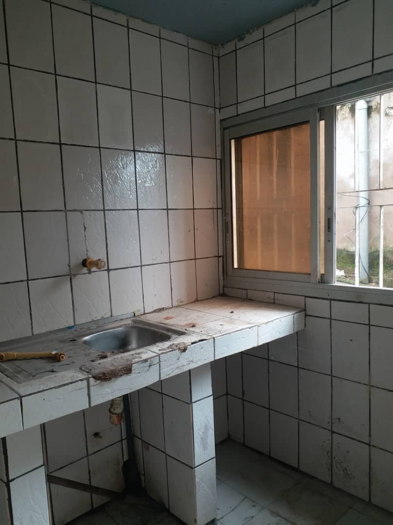 Studio moderne à louer à ndogbong zone socaver, Douala