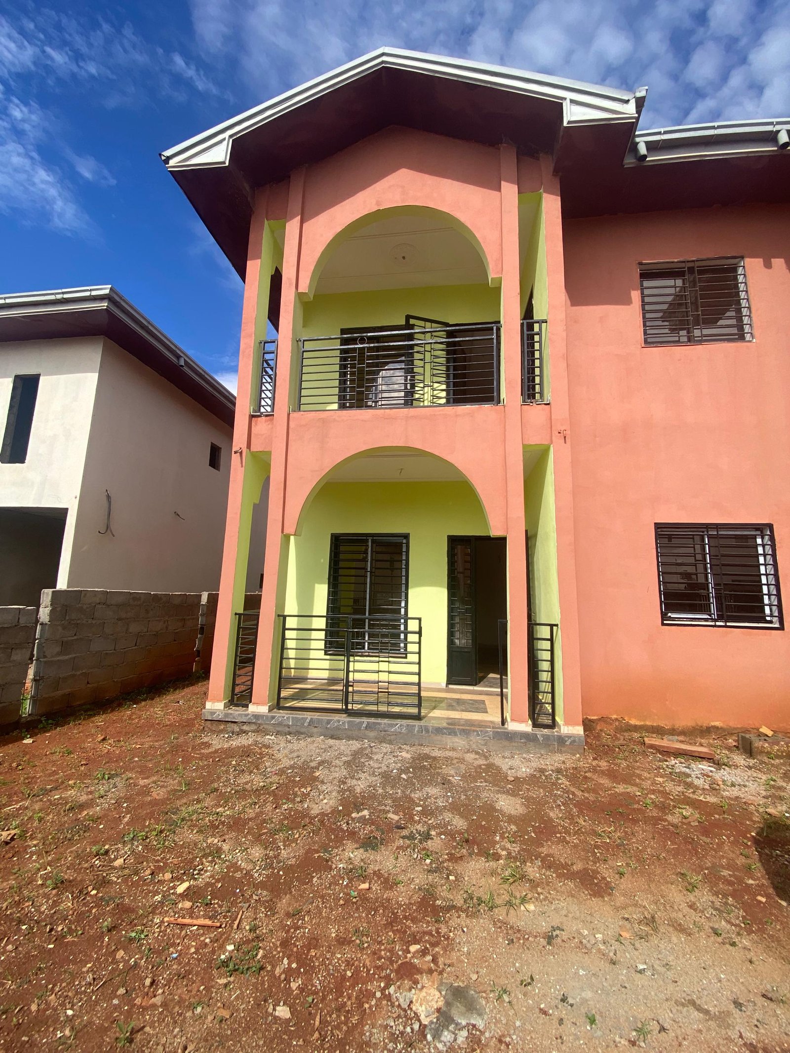 Duplex finit, A vendre à Awae, Yaoundé 