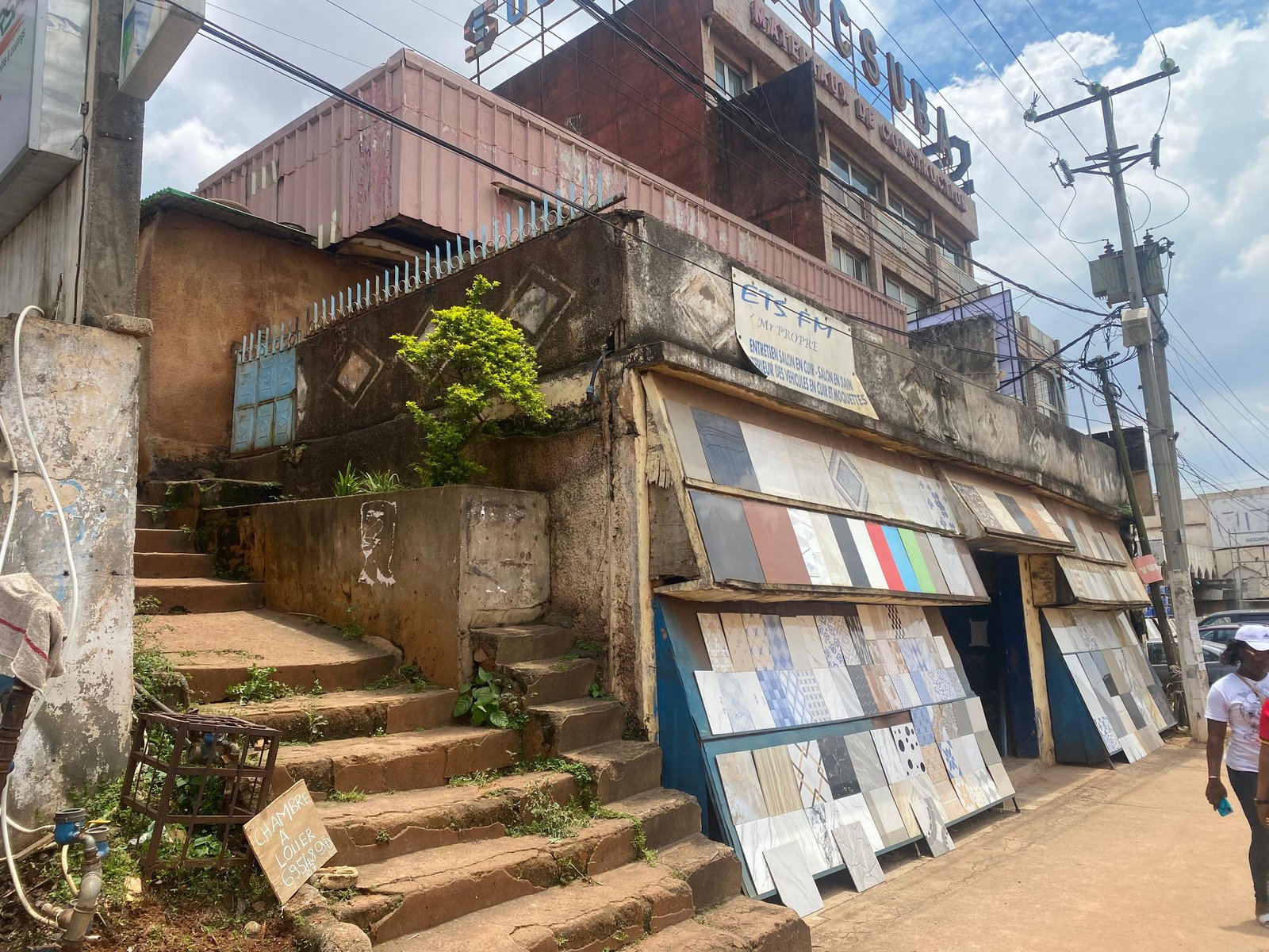Immeuble bâti à vendre, Mvog-mbi, Yaoundé