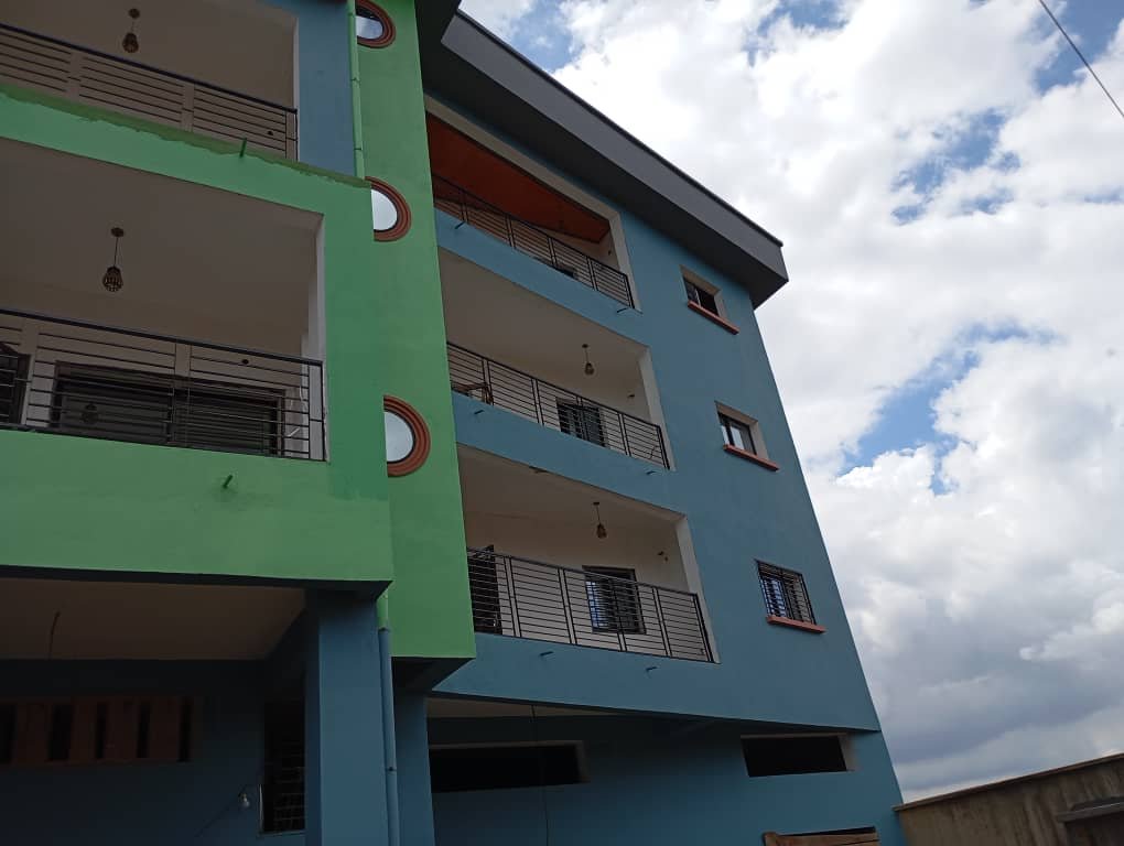 Bâtisse en finition à louer, Nkolmesseng, Yaoundé 