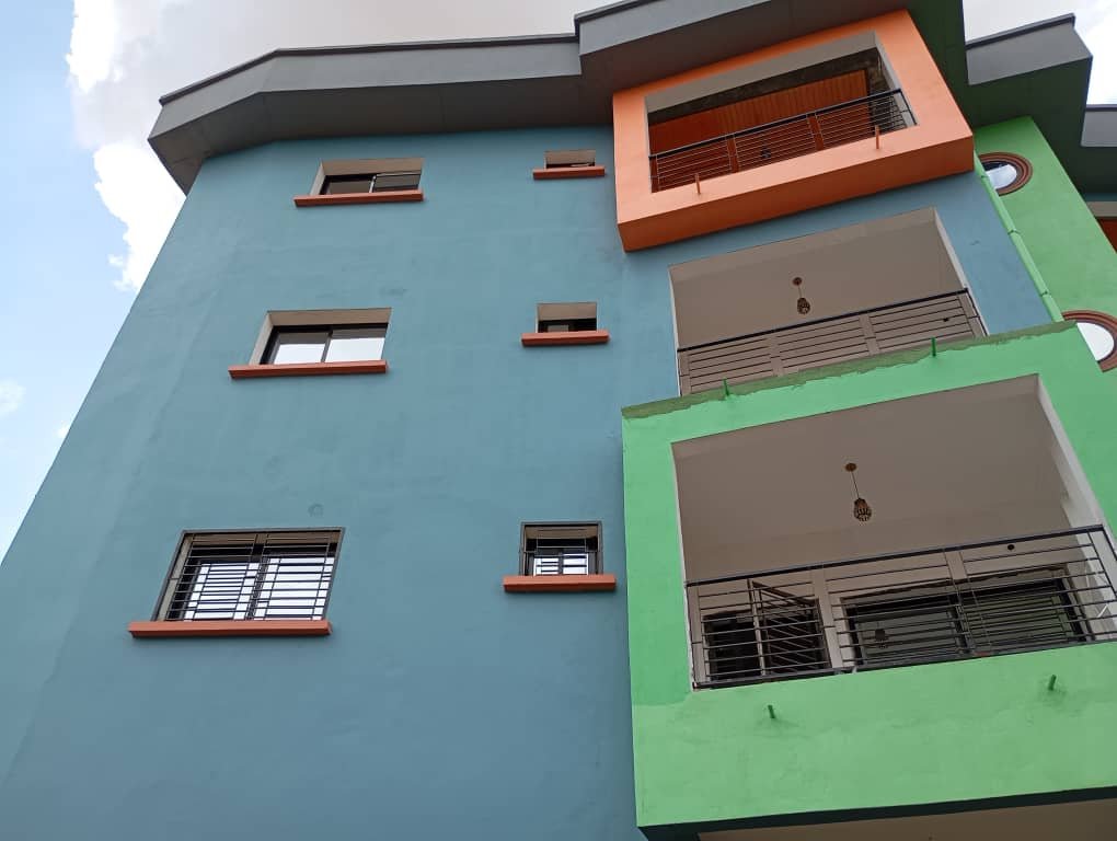 Bâtisse en finition à louer, Nkolmesseng, Yaoundé 