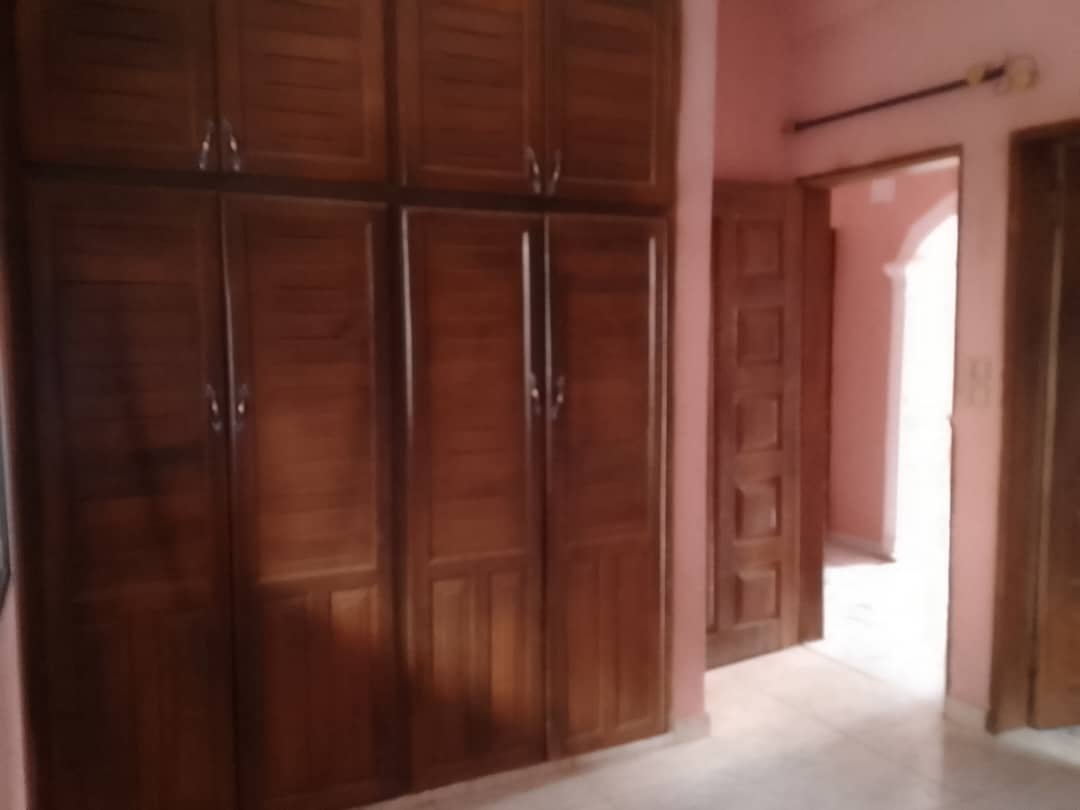 Appartement à louer à Dagobert, Yaoundé 