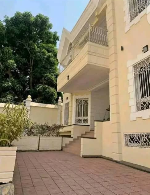 Triplex à vendre, au golf, Yaoundé 