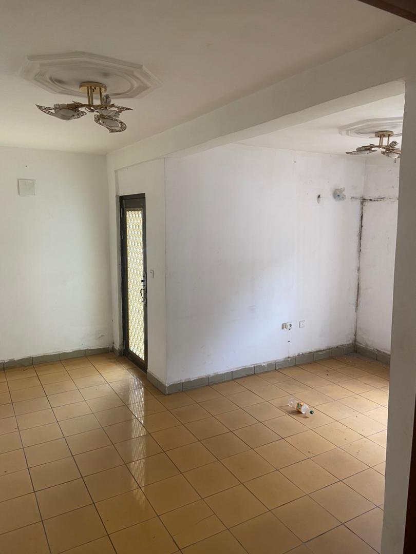 Triplex à vendre, au golf, Yaoundé 