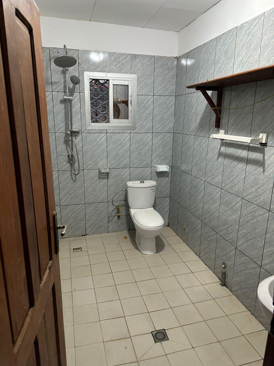 Studio meublé a louer, Logpom, Douala