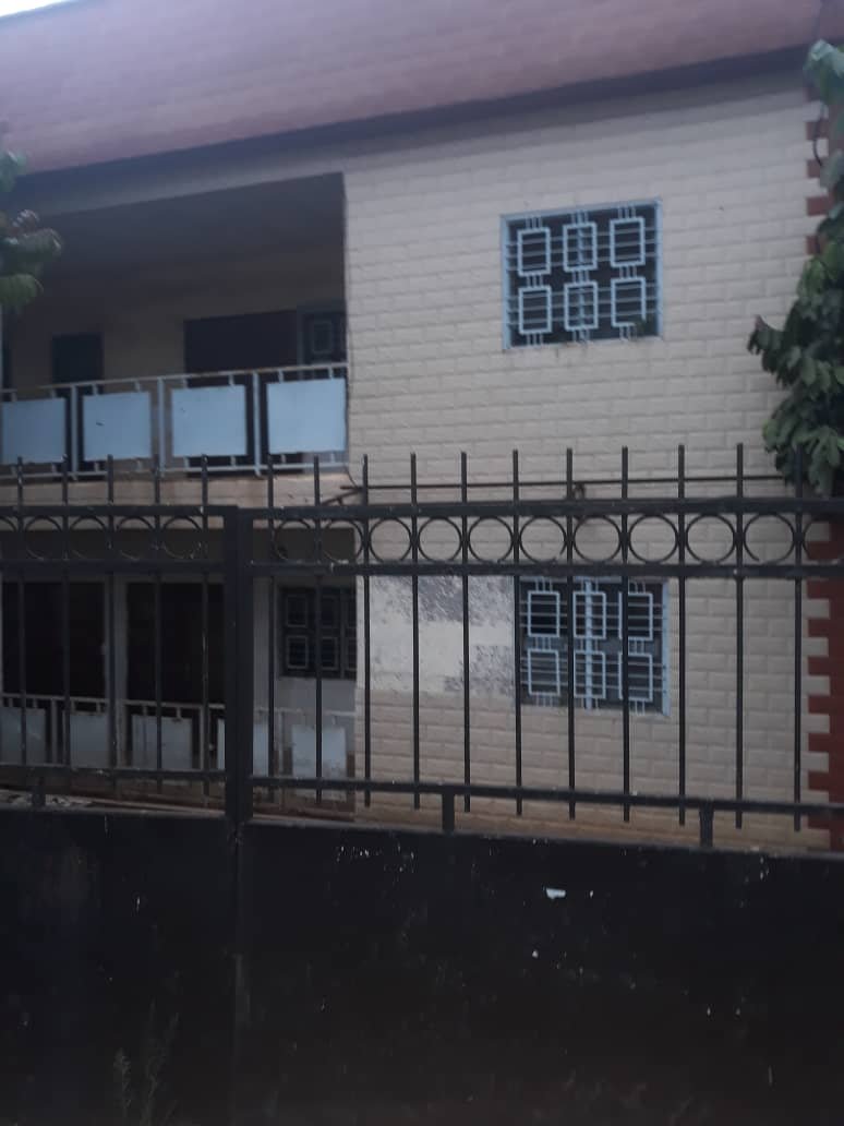 Immeuble a vendre, Carrefour des carreaux, Yaoundé 