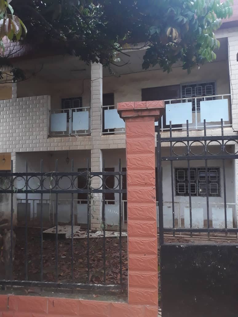 Immeuble a vendre, Carrefour des carreaux, Yaoundé 