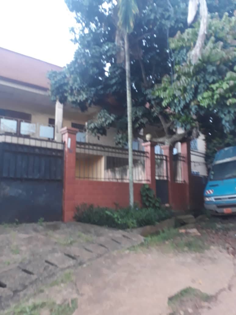 Immeuble a vendre, Carrefour des carreaux, Yaoundé 