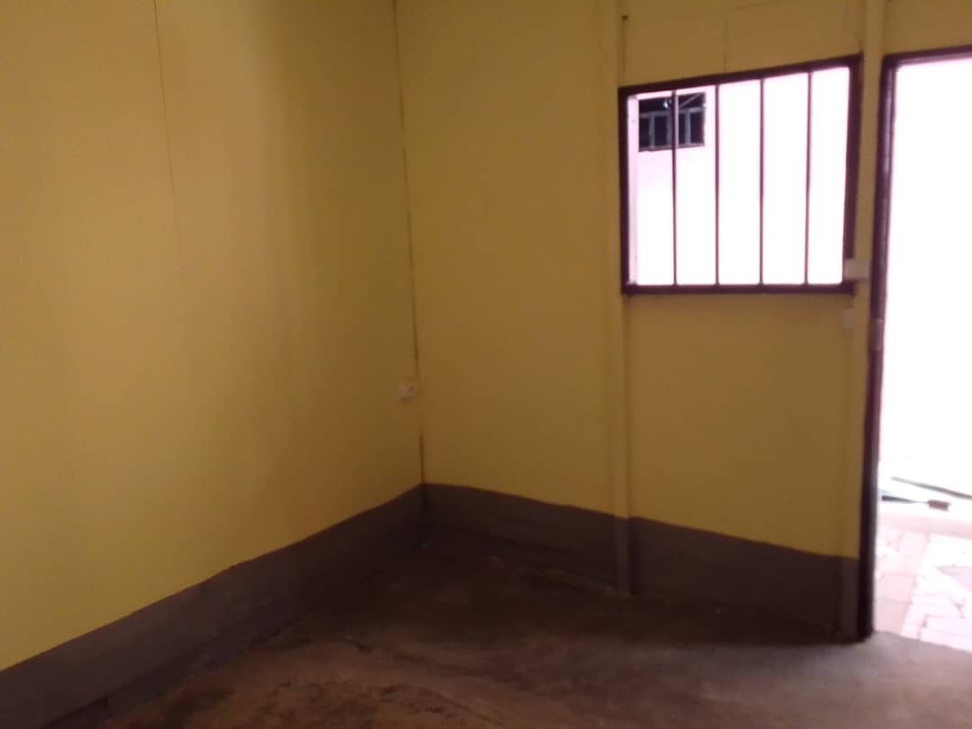 Studio à louer, à Mvogbeti, Yaoundé  