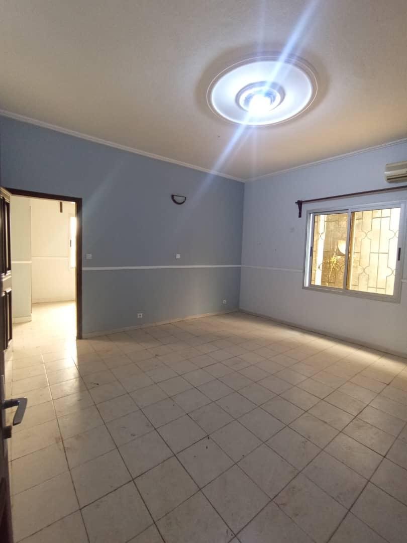 Appartement à louer, Bastos, Yaoundé 