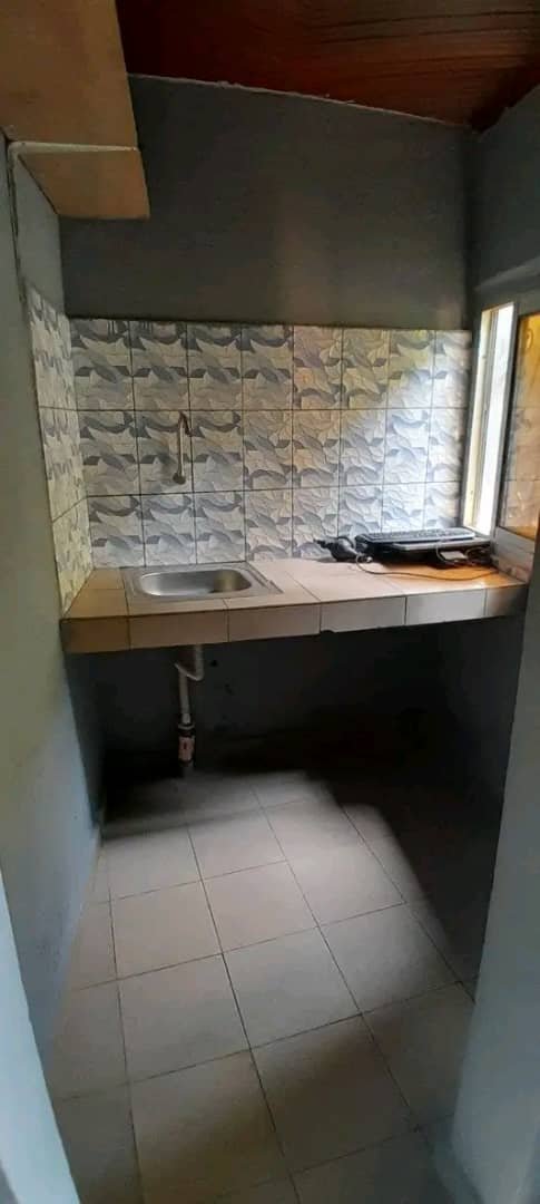 Studio à louer, carrefour MEEC, Yaoundé 