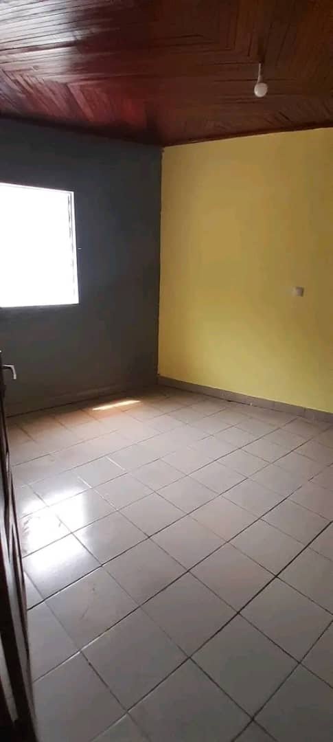 Studio à louer, carrefour MEEC, Yaoundé 