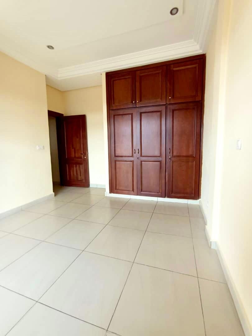Appartement à louer, Bastos, Yaoundé 