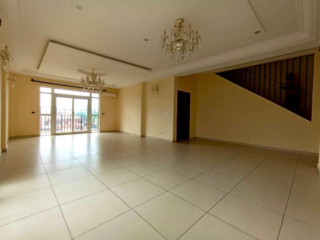 Appartement à louer, Bastos, Yaoundé 