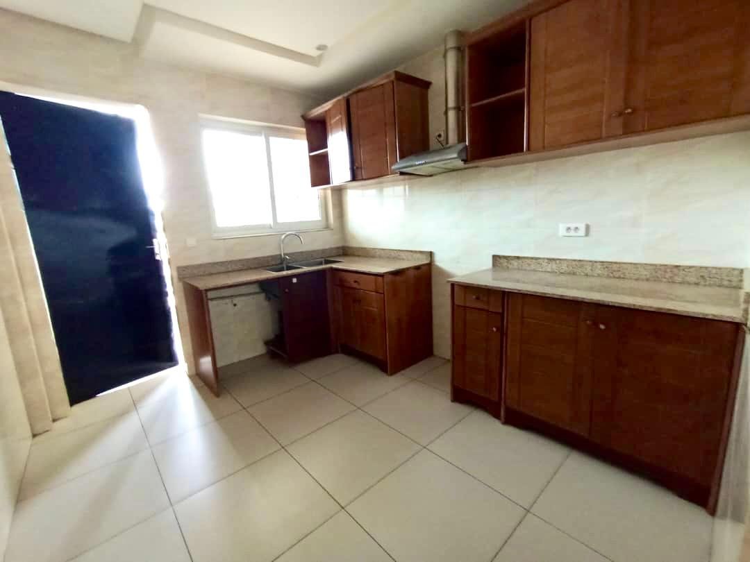 Appartement à louer, Bastos, Yaoundé 