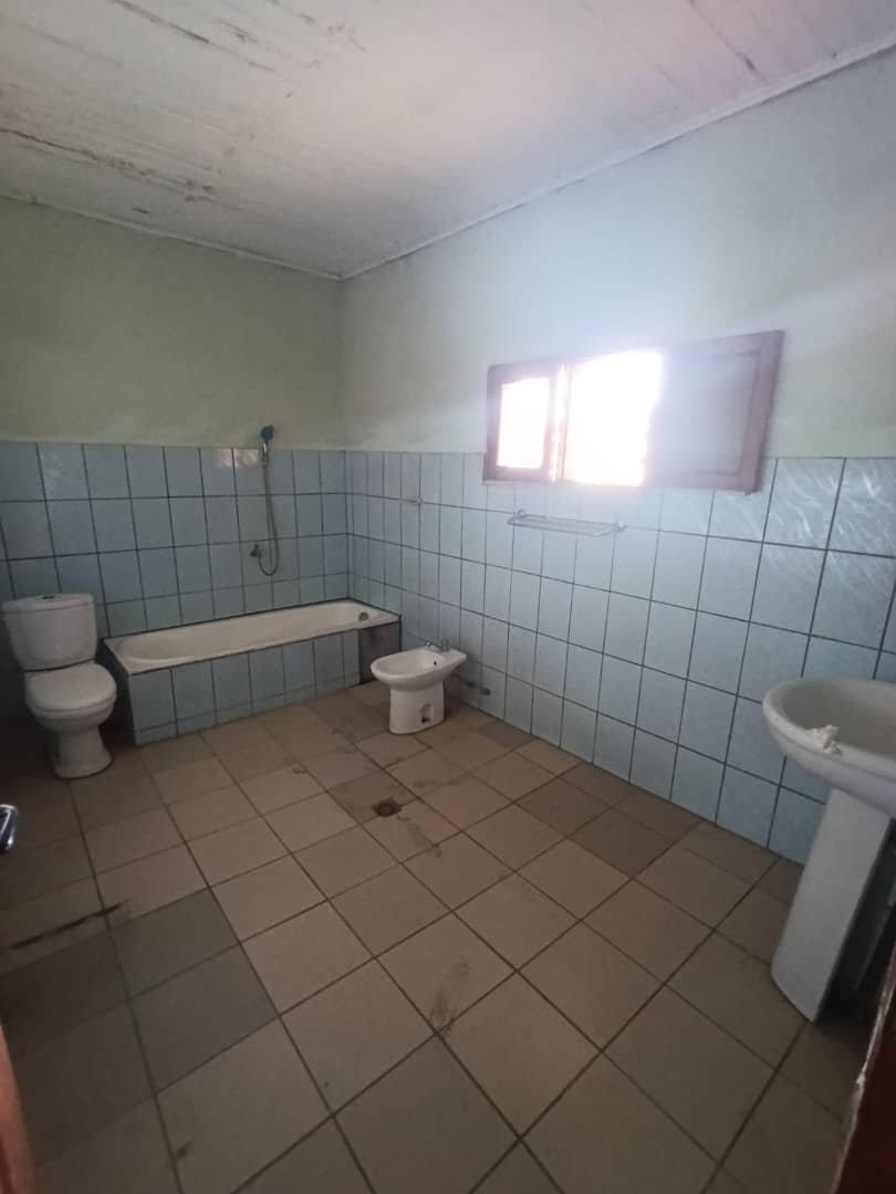 Vaste duplex moderne à louer à Douala pk12 (sur la route du génie militaire) 