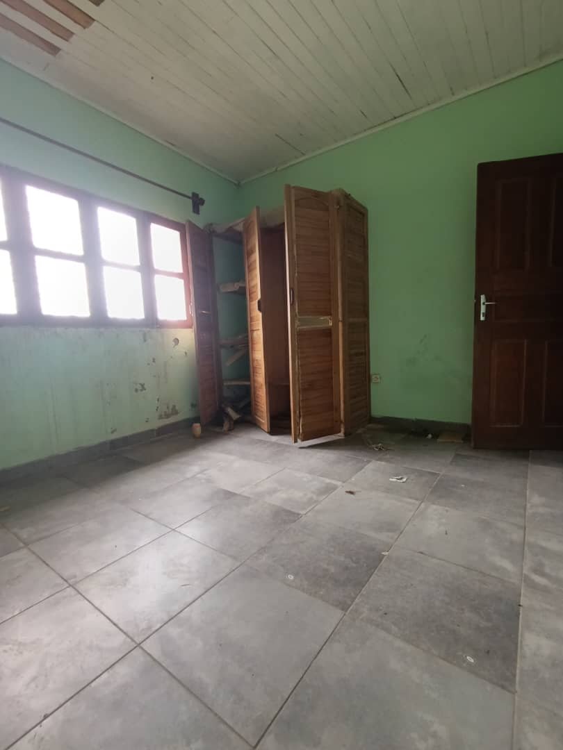 Vaste duplex moderne à louer à Douala pk12 (sur la route du génie militaire) 