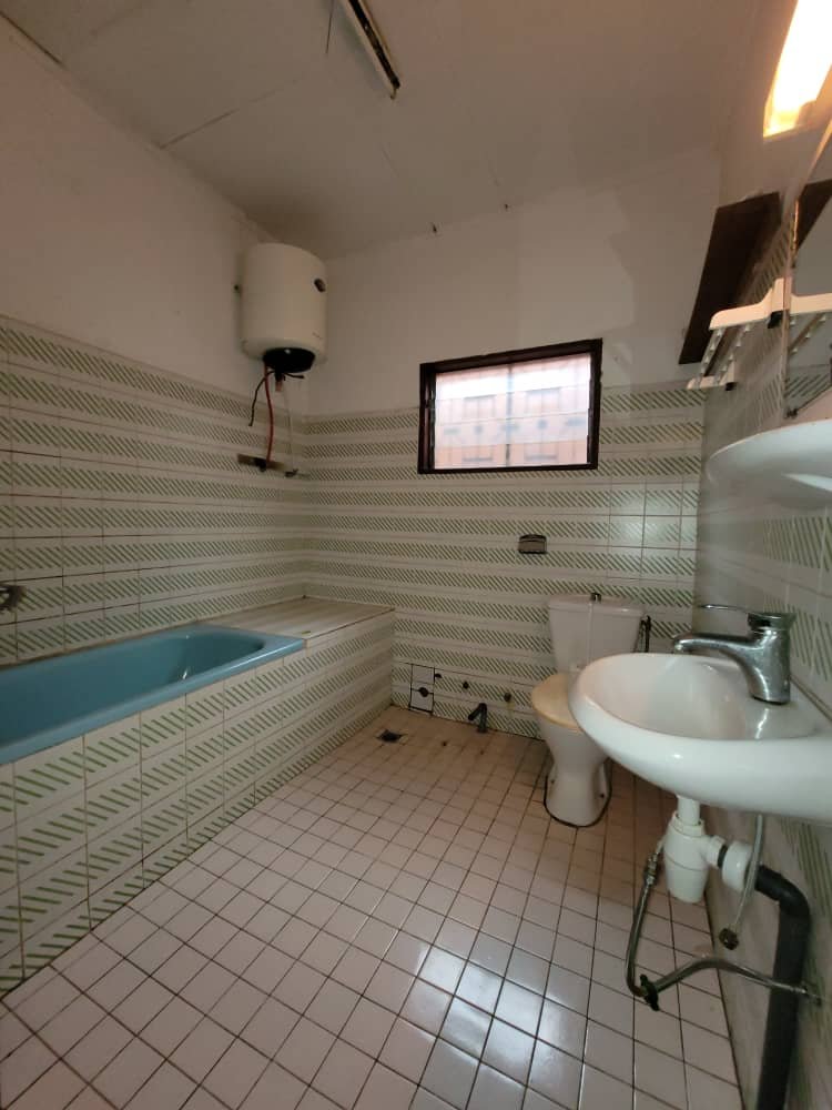 Appartement à louer, Efoulan, Yaoundé 