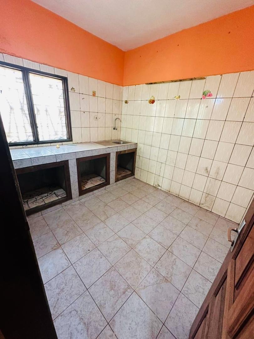 Maison à louer, Biyem assi, Yaoundé  