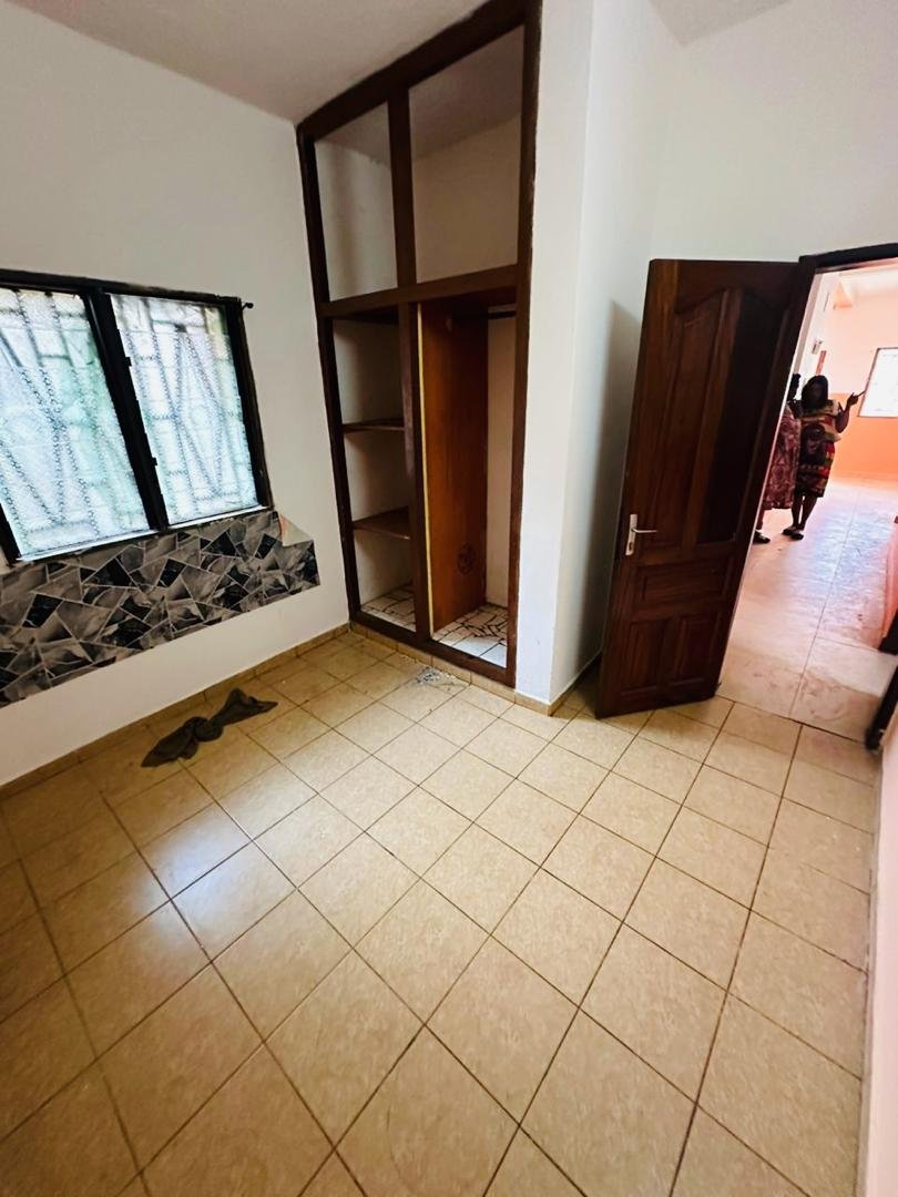 Maison à louer, Biyem assi, Yaoundé  
