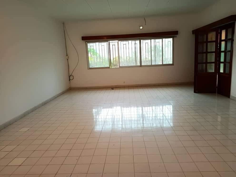 Villa à vendre, Bastos, Yaoundé  