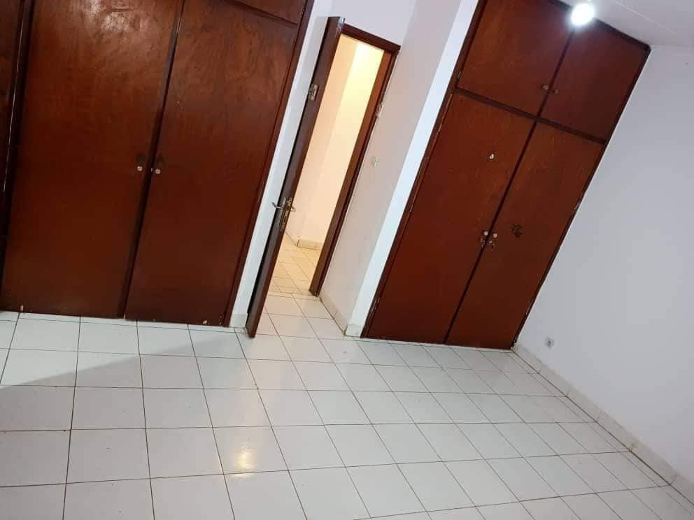 Villa à vendre, Bastos, Yaoundé  