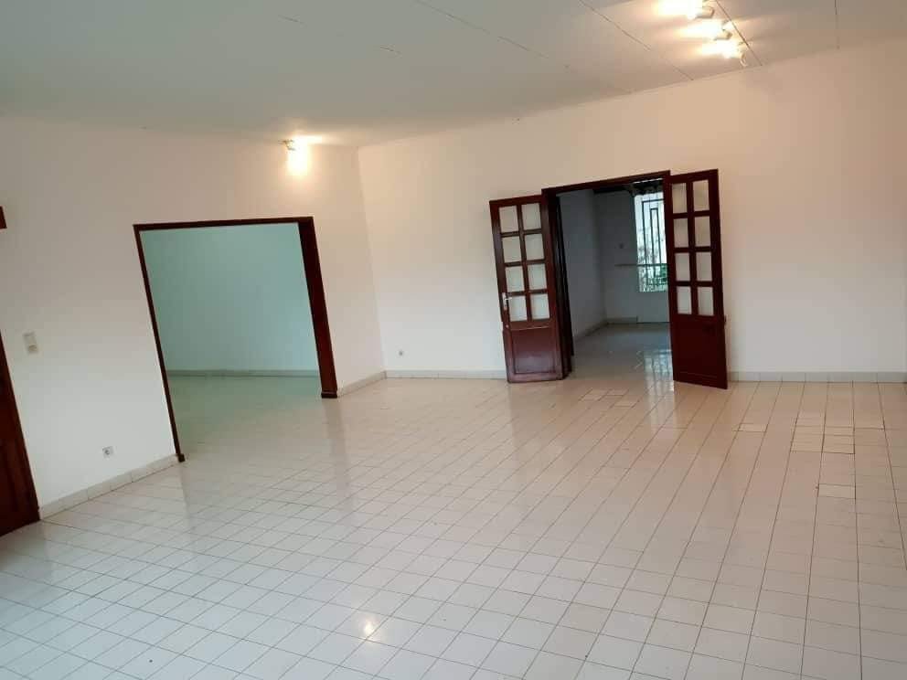 Villa à vendre, Bastos, Yaoundé  