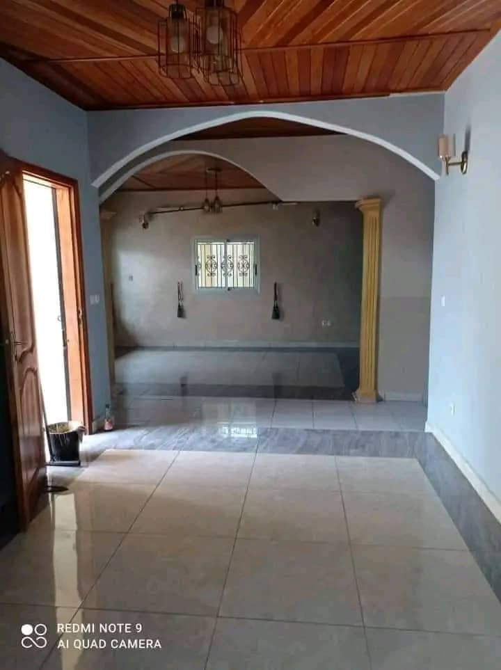 Villa à vendre, fougerole, Yaoundé 