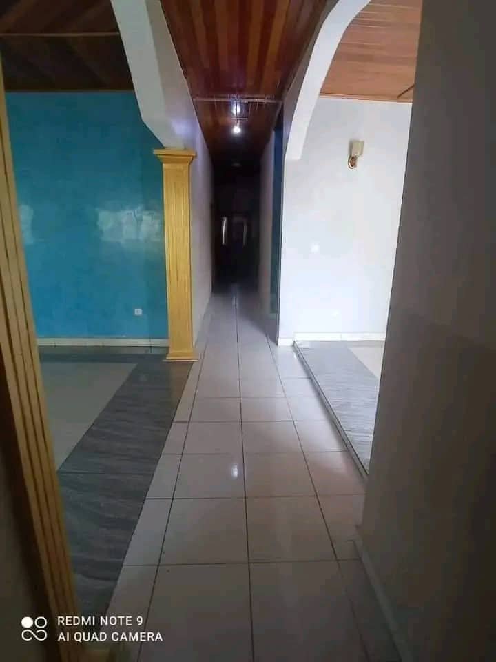 Villa à vendre, fougerole, Yaoundé 
