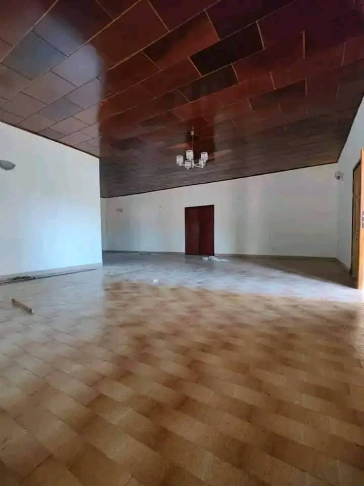 Villa à vendre, fougerole, Yaoundé 