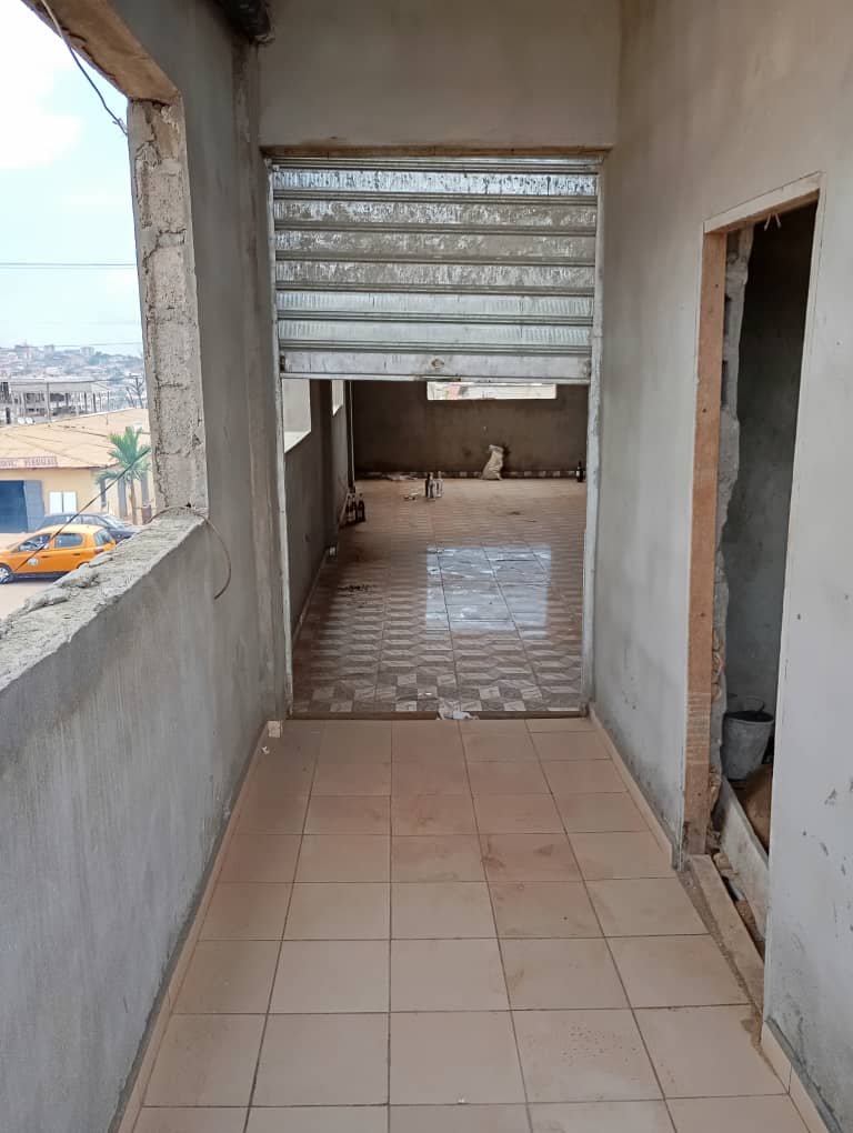 Grand espace commercial à louer, Mvog-ada, Yaoundé 